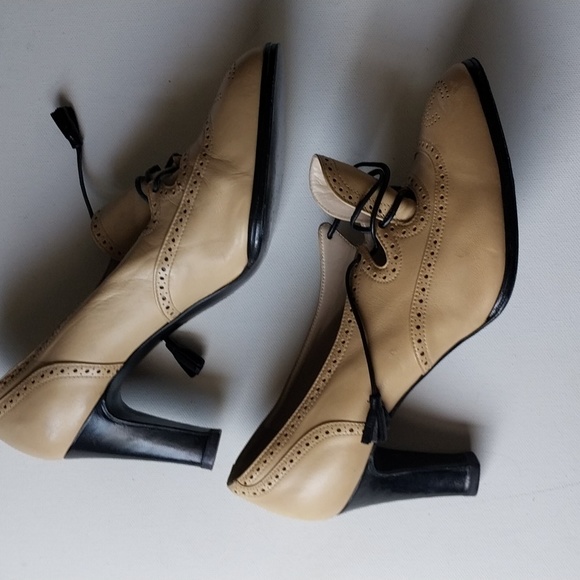 CHANEL Lace Up Booties High Heel Tan Càp Toe Size 38.5 - Picture 6 of 11